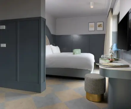 Suite (sleeps 5)